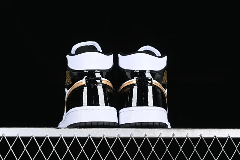 All categories Air Jordan Jordan series basketball shoes Air Jordan 1 Mid Air Jordan 1 Mid SE AJ1 Joe 1 small black gold patent leather mid-top basketball shoes 852542-007